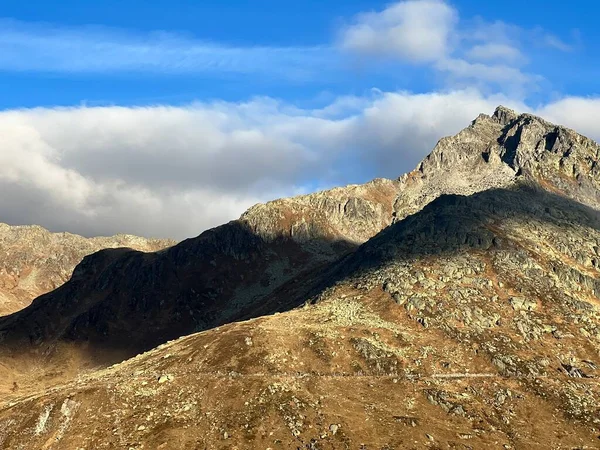 Βραχώδεις Βουνοκορφές Στον Ορεινό Όγκο Των Ελβετικών Άλπεων Πάνω Από — Φωτογραφία Αρχείου