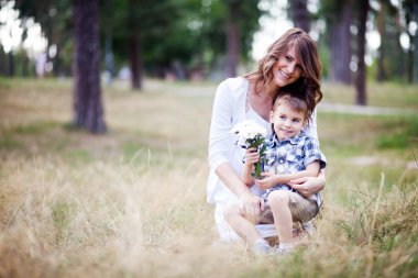 Yaz Park oğlu ile birlikte aile