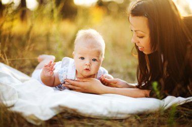 genç anne açık havada bebek Baby