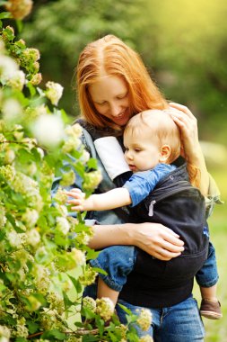 Anne oğlu askı Park içinde taşıma
