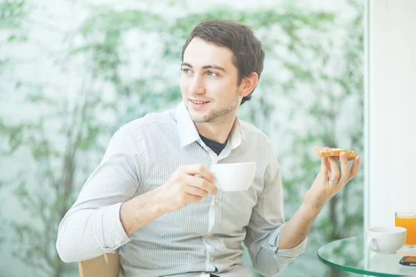 Desayuno de jóvenes —  Fotos de Stock