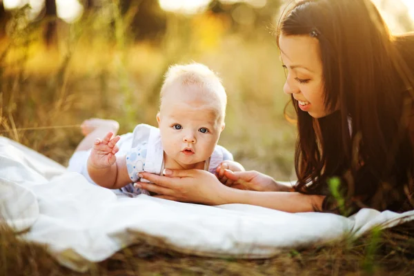 genç anne açık havada bebek Baby