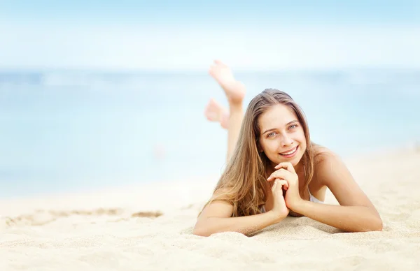 Mujer joven caucásica en la playa, bali — Foto de Stock