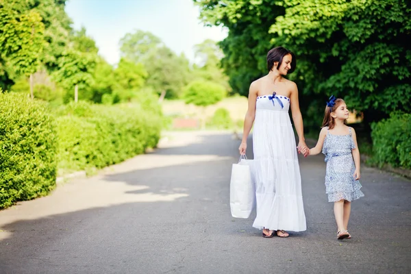 Madre e hija — Foto de Stock