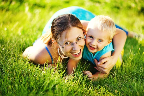 Madre con figlio felice — Foto Stock