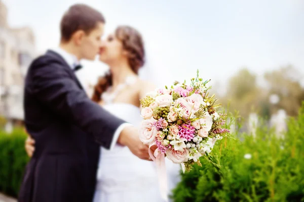 Buquê (foco suave, foco nas flores do buquê ) — Fotografia de Stock