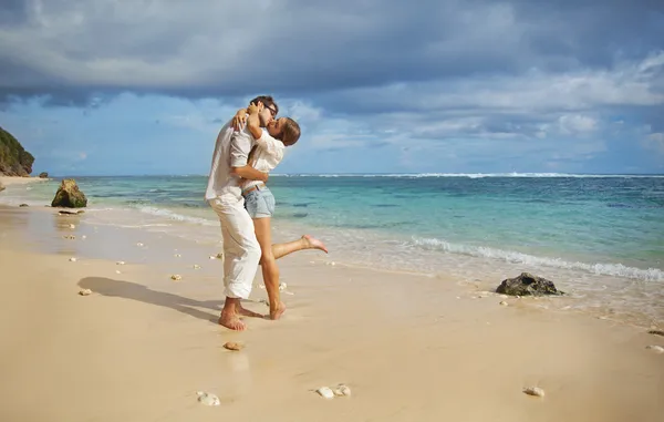 Playa, hermosa pareja Fotos de stock libres de derechos