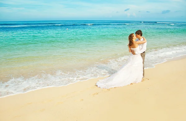 Beso en el océano — Foto de Stock