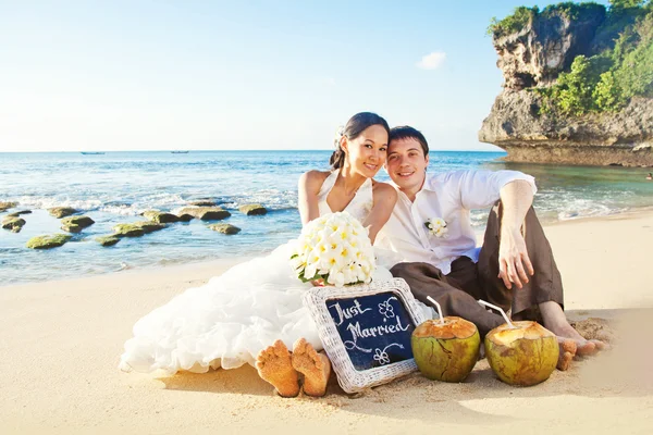 Retrato de casamento com coquetéis — Fotografia de Stock