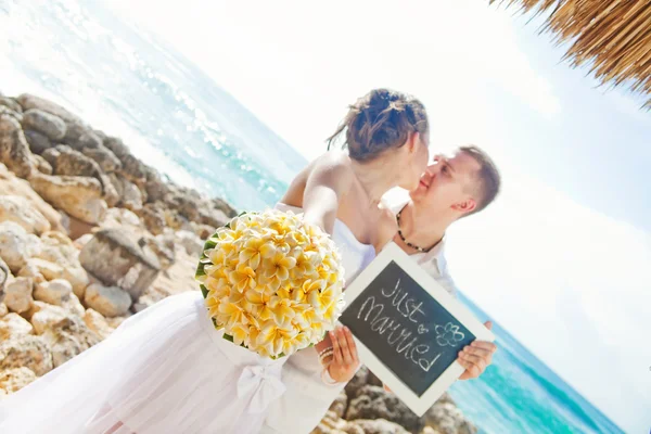 Romantiskt bröllop på stranden, bali — Stockfoto