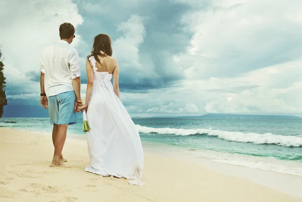 Casamento no tempo tempestuoso — Fotografia de Stock