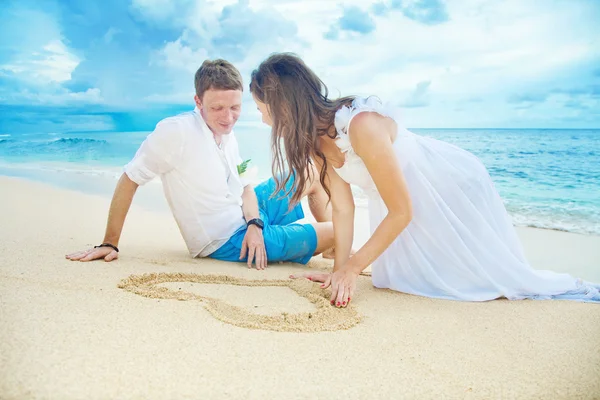 Wedding on stormy weather — Stock Photo, Image