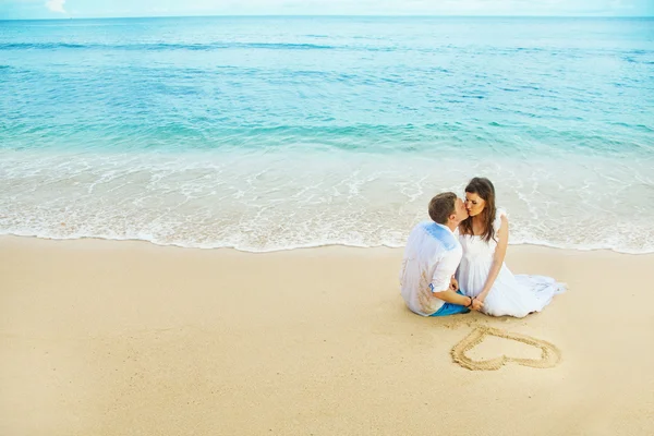 Wedding on stormy weather — Stock Photo, Image