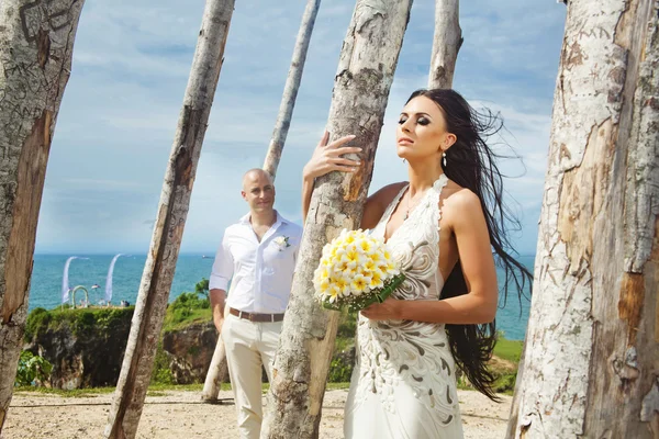 Fashionable couple on wedding day — Stock Photo, Image