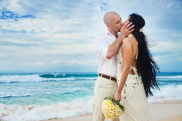 Свадьба на пляже - бали — стоковое фото