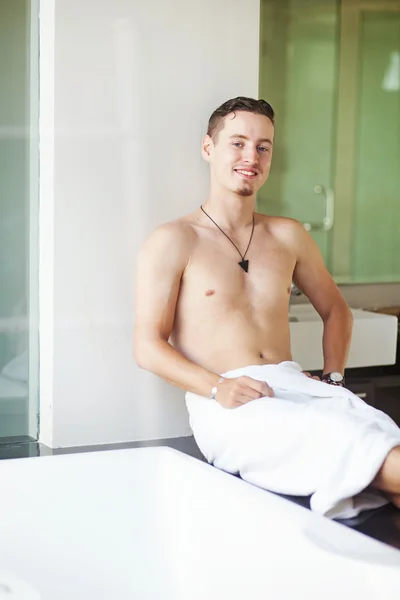 Man in luxury bathroom — Stock Photo, Image