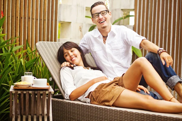 Young couple having breakfast together — Stock Photo, Image