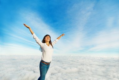 kadın dağ tepe üzerinde