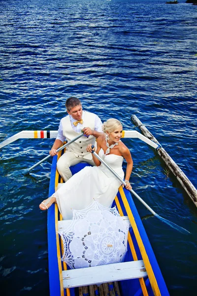 Wedding trip by boat, bali — Stock Photo, Image