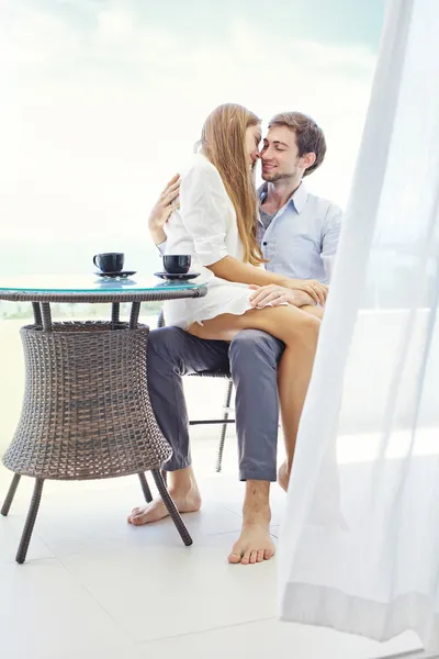 Young beautiful couple in the morning — Stock Photo, Image