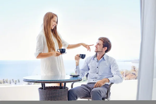 Jovem casal bonito — Fotografia de Stock