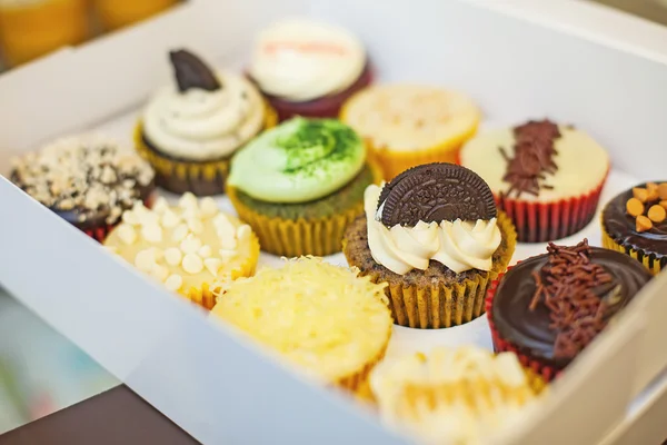 Many cupcakes in box — Stock Photo, Image