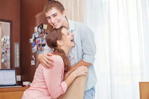 Pareja riendo en voz alta —  Fotos de Stock