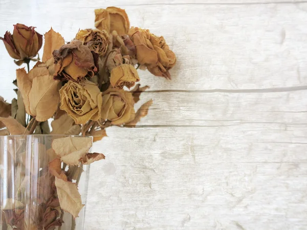 Bukett av torkade rosa blommor — Stockfoto