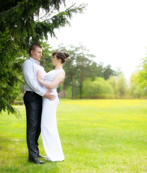 Young girl with her boyfriend — Stock Photo, Image