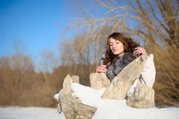 Winter girl with closed eyes — Stock Photo, Image