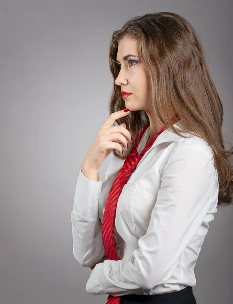 Sexy vrouw met rode stropdas — Stockfoto
