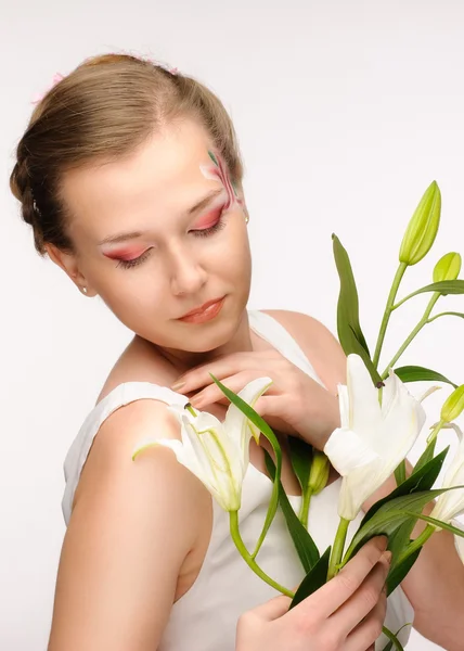 Beauté fille fleur sur le fond blanc — Photo