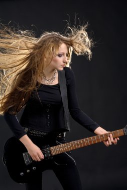 hard-rock gitar ile kız moda