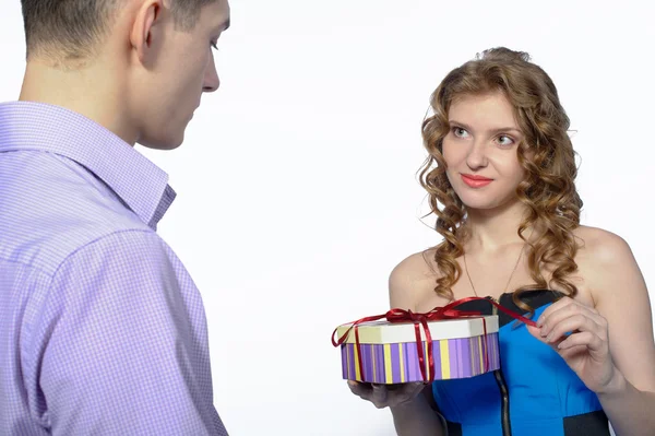 Young man makes a gift to his girlfriend — Stock Photo, Image