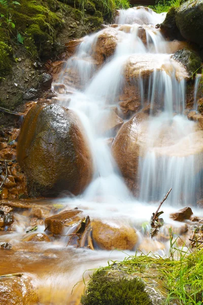 Flowing spring water, beautiful stones — Stock Photo, Image