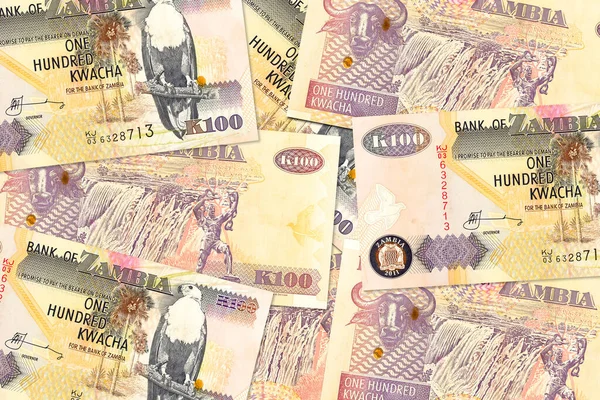 Około 100 Zambia Kwacha Banknoty Wymieszane Stole — Zdjęcie stockowe