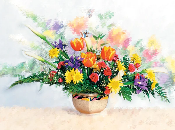 Lindas flores de verão de primavera em um vaso de vidro em uma sala de estar — Fotografia de Stock