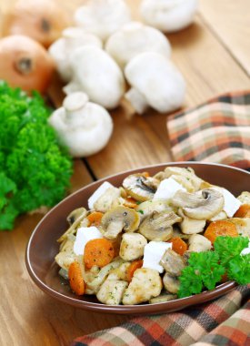 Mantarlı tavuk kızartma