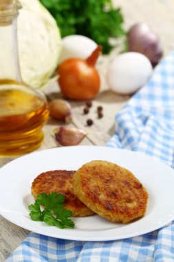 lahana Burger ve yemek pişirmek için malzemeler