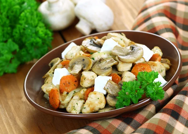 Gebraden kip met champignons — Stockfoto