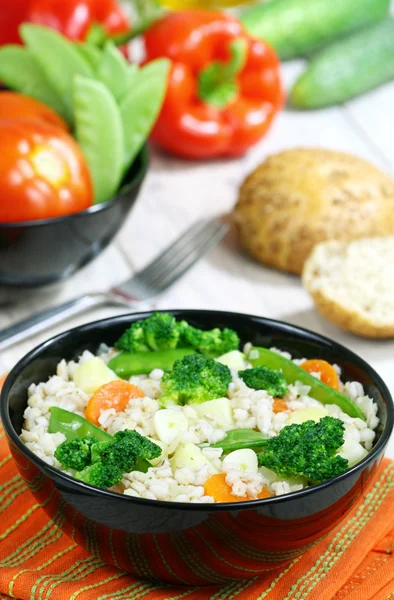 Gerste mit Gemüse — Stockfoto