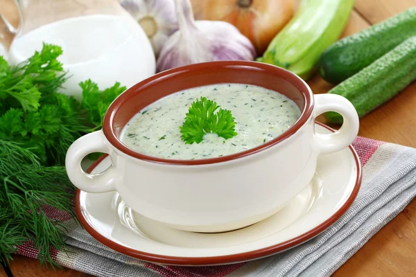 Vegetarische kalte Suppe Zucchini — Stockfoto