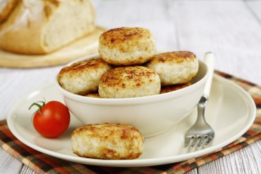 bir tabak içinde pirzola