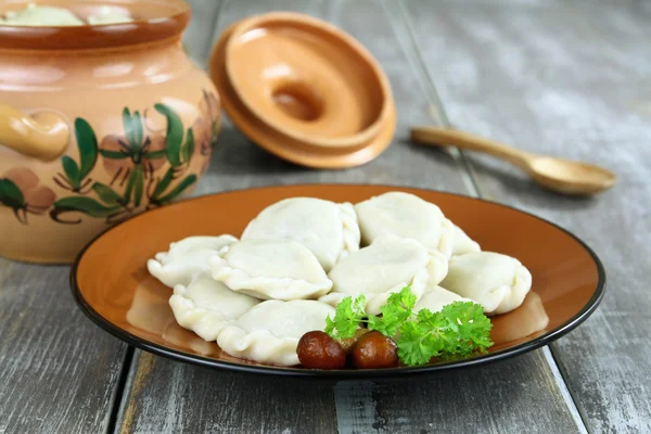 Dumplings med potatis och svamp — Stockfoto