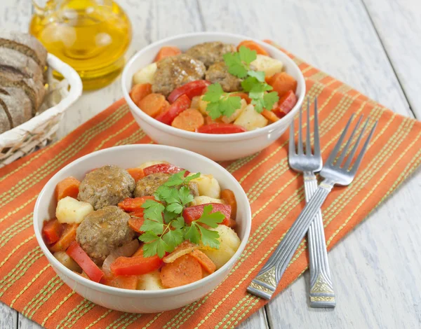 Meatballs with vegetables — Stock Photo, Image