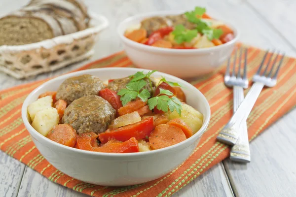 Meatballs with vegetables — Stock Photo, Image