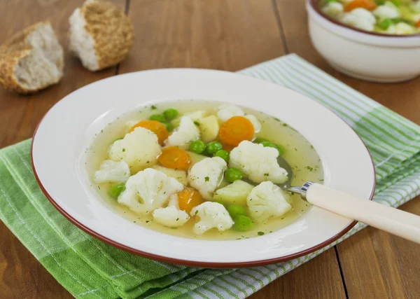 Vegetable soup with cauliflower and green peas — Stock Photo, Image