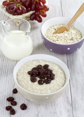 Üzümlü yulaf lapası