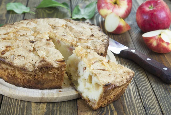 Яблочный пирог charloe — стоковое фото