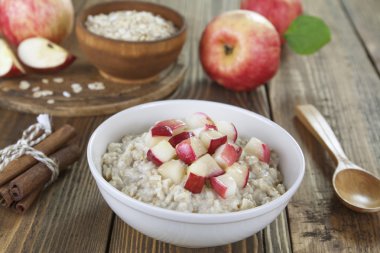 karamelize elmalı yulaf ezmesi